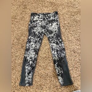 Under Armour Black & Gray Camo Compression Leggings